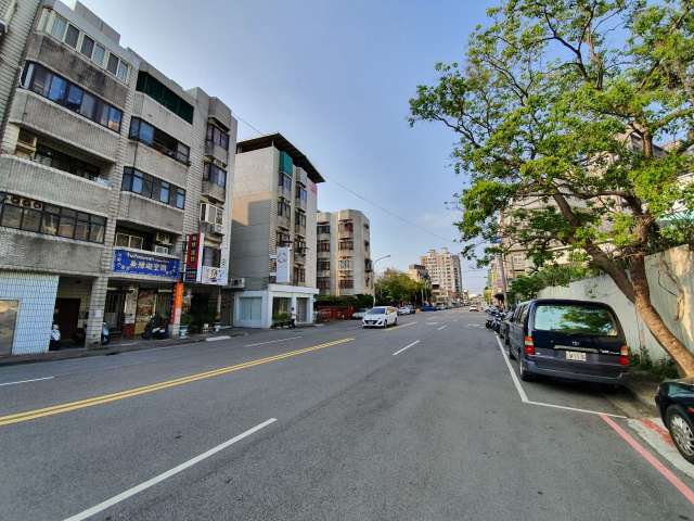 新光路22號對面。鄰光復路跟東光路。