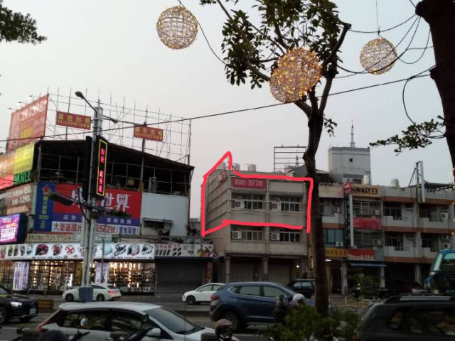 德芳路國光路三面大招牌